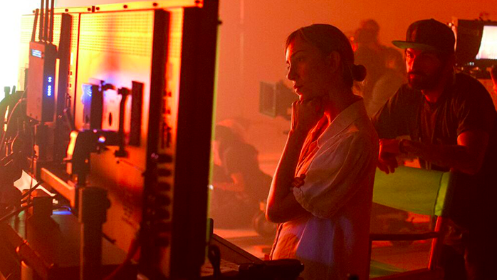 LOVE-ADVENT_PARIS-HILTON_NEWS_3-1